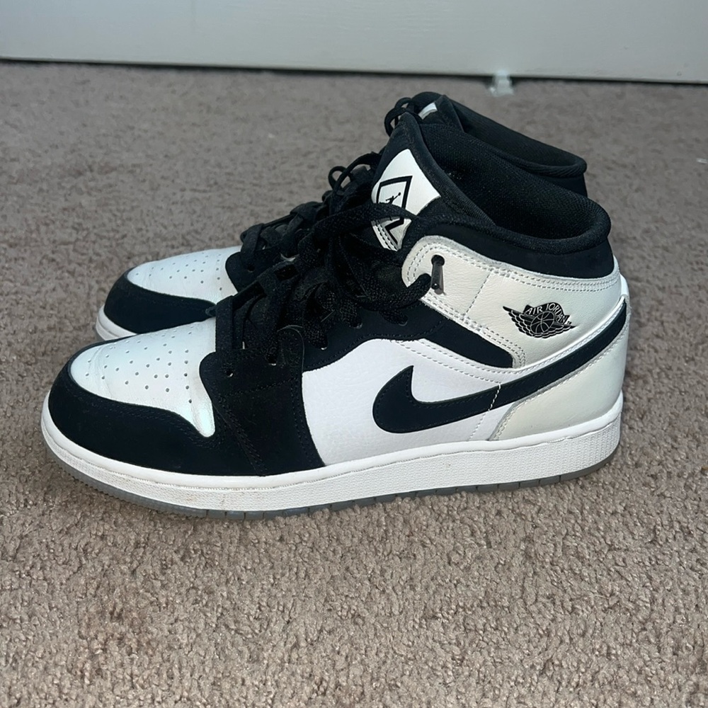 Jordan 1 Mid Diamond
